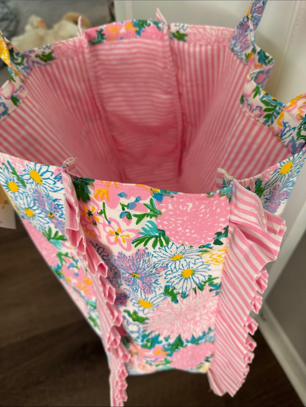 NWT Lilly Pulitzer Floral Ruffle Tote - Pink, Yellow & Green - Picture 7 of 9